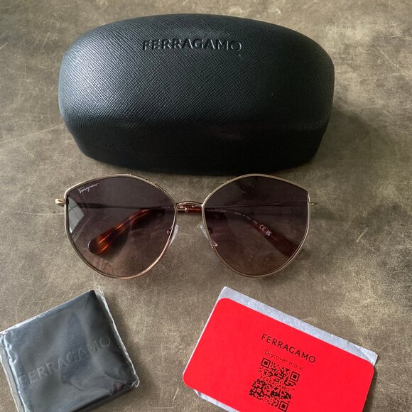 NIB- Women's Salvatore FERRAGAMO Stylized Aviator w/ Gradient Lens - Picture 1 of 15